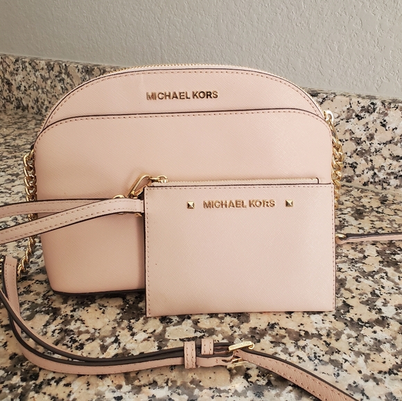 Michael Kors Jet Set Dome and wristlet - Picture 1 of 7